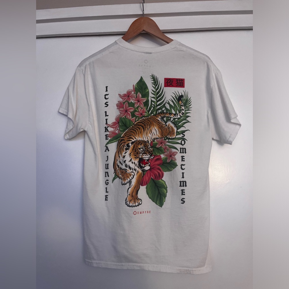 Empyre white back print graphic tee